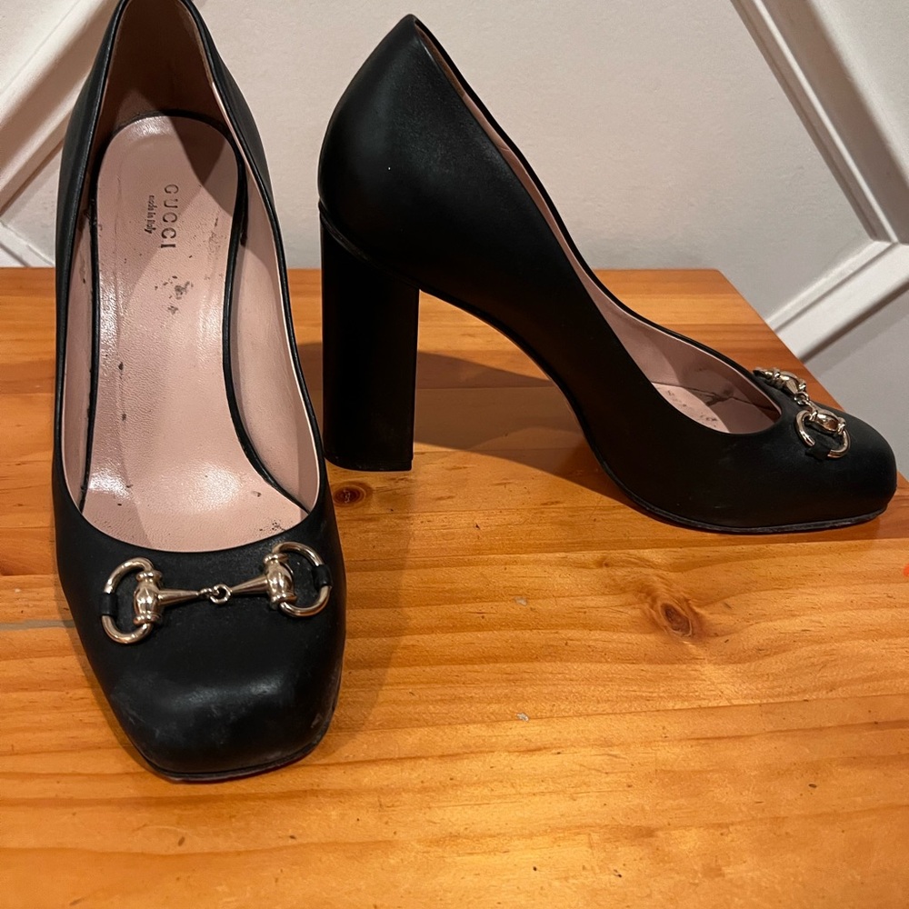 Authentic Gucci Black Leather Horsebit Pumps with Gold Hardware. Size 39.5 - Picture 3 of 7